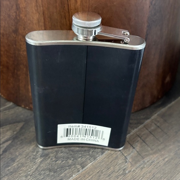 Bikers Bones Whiskey, stainless steel screw top flask - 8 ounce - Picture 3 of 5